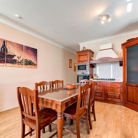 Modern Seaside 2 Bedroom Penthouse With Sea Views St. Paul's Bay Dış mekan fotoğraf