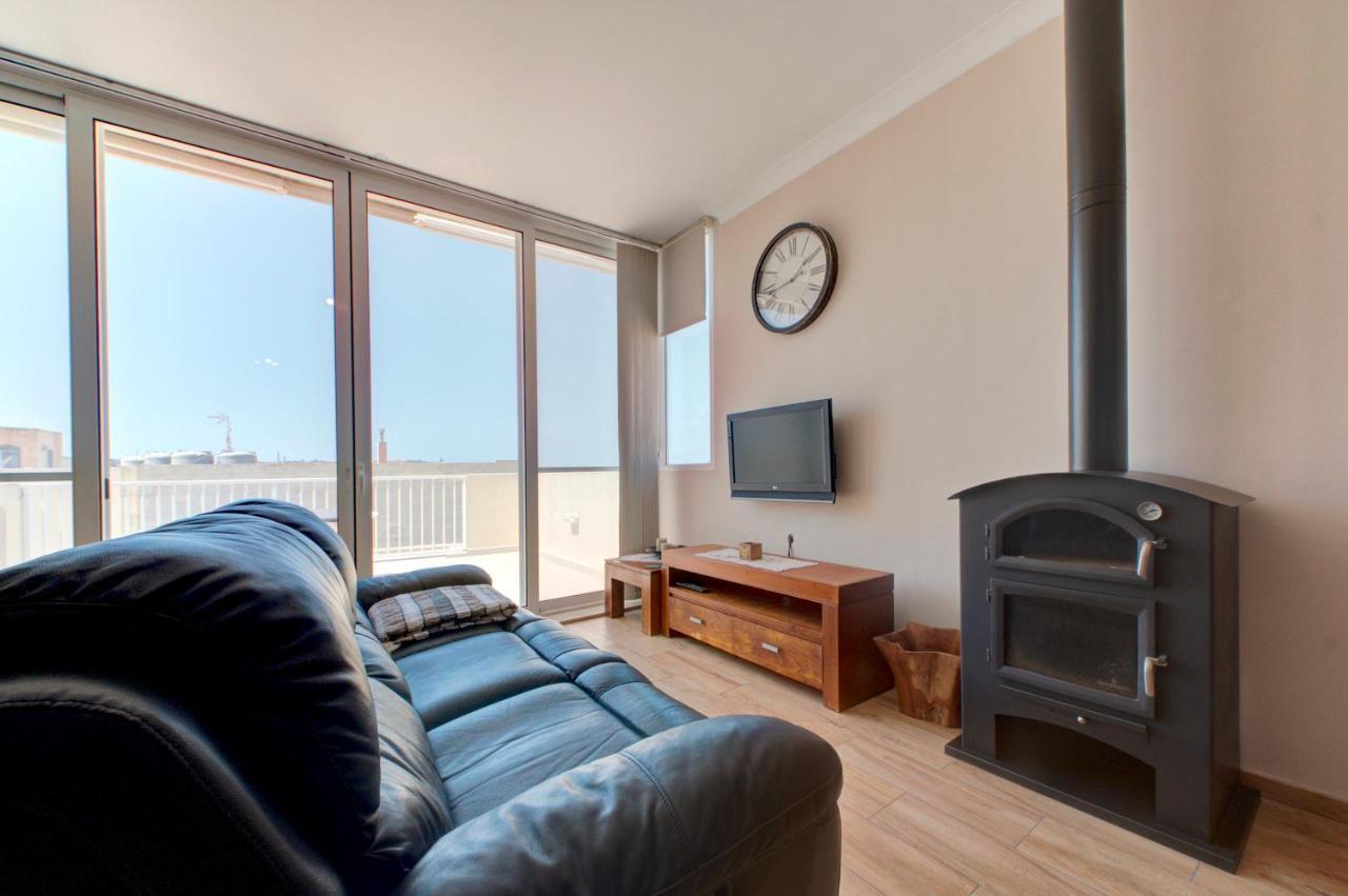Modern Seaside 2 Bedroom Penthouse With Sea Views St. Paul's Bay Dış mekan fotoğraf
