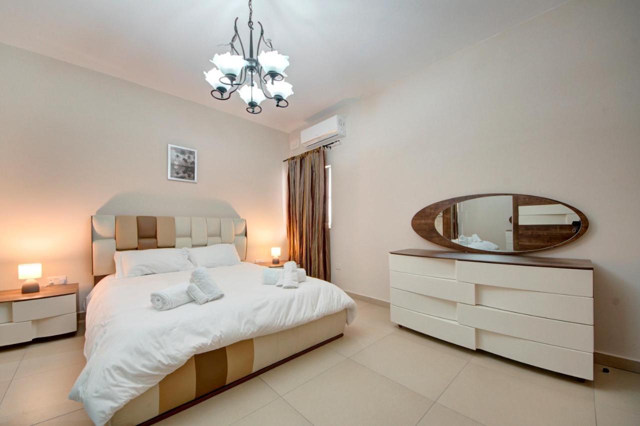Modern Seaside 2 Bedroom Penthouse With Sea Views St. Paul's Bay Dış mekan fotoğraf